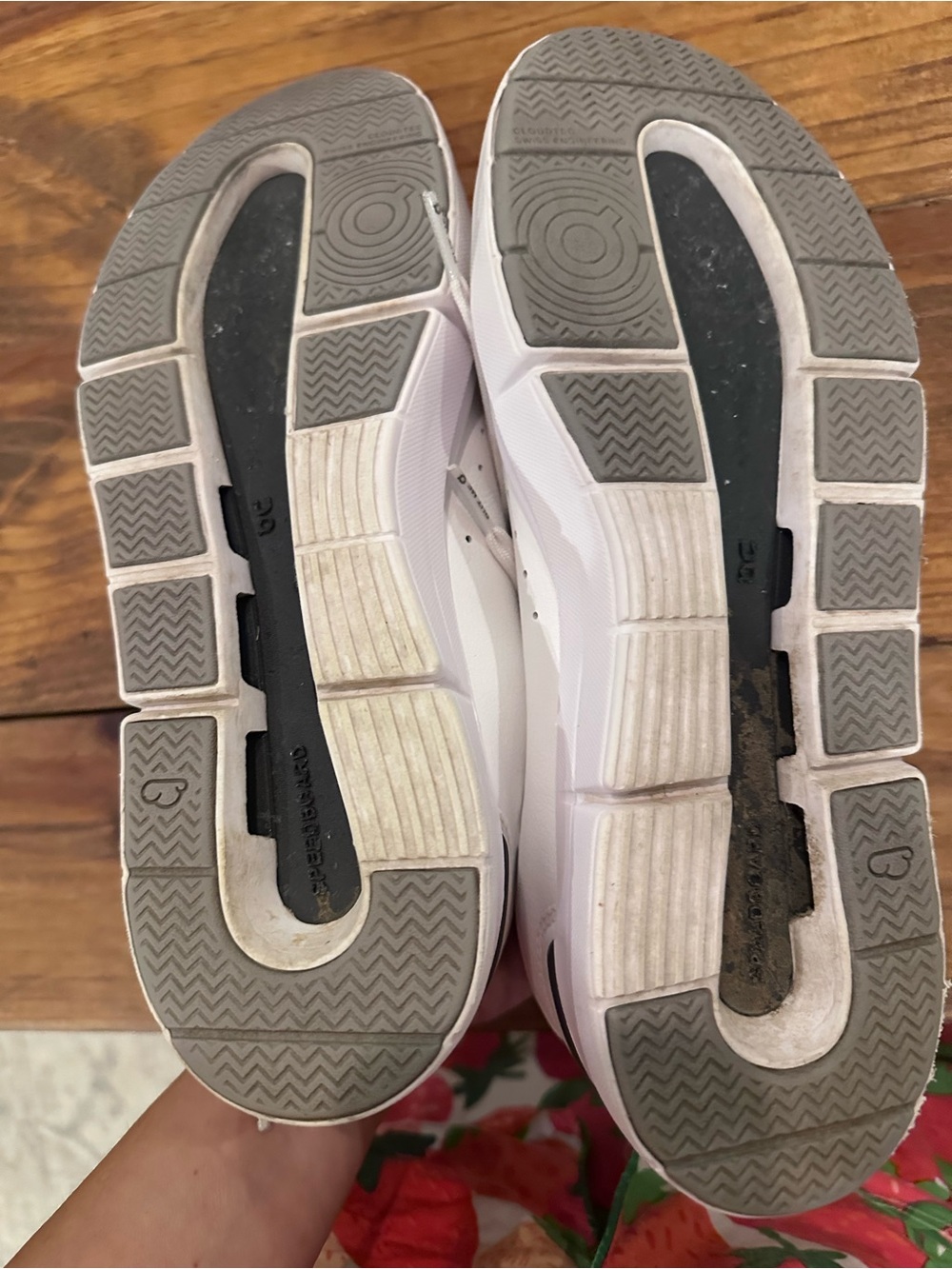 On Cloud-Style Women’s White Sneakers with Tan Mesh Collar - Picture 3 of 6